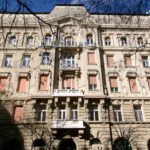 Az Aulich utca 4–6. szám alatti épület Lipótvárosban, Budapesten. A fotó illusztráció.