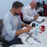 Rónai Egon jobbra, Gesztesi Máté mellett dedikál a 2024-es Pozsonyi Pikniken.